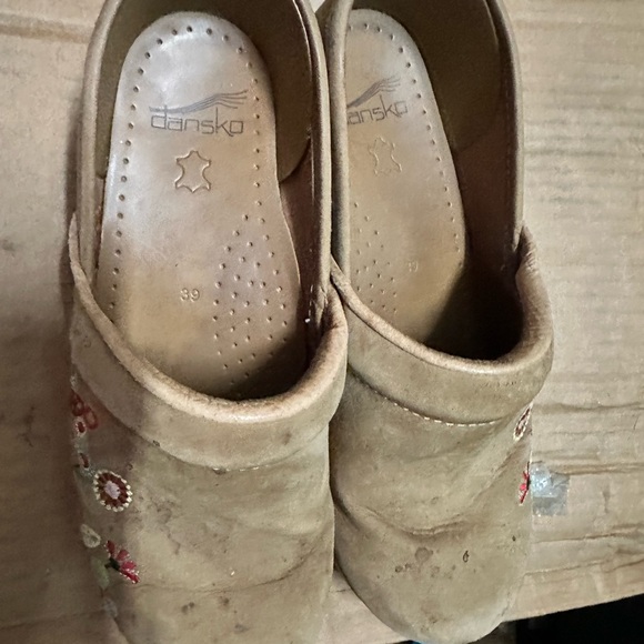 Embroidered Clogs - Picture 2 of 7